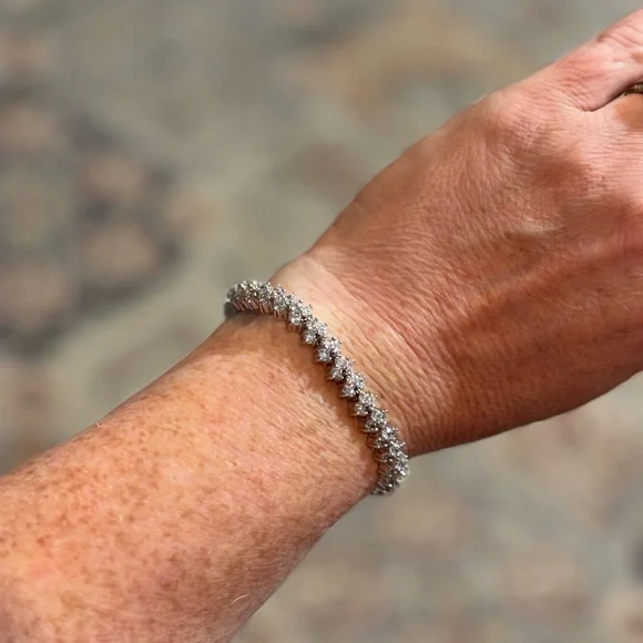 925 Sterling Silver plated White Zircon 7” Tennis Bracelet w/ Stainless Clasp - Picture 5 of 9